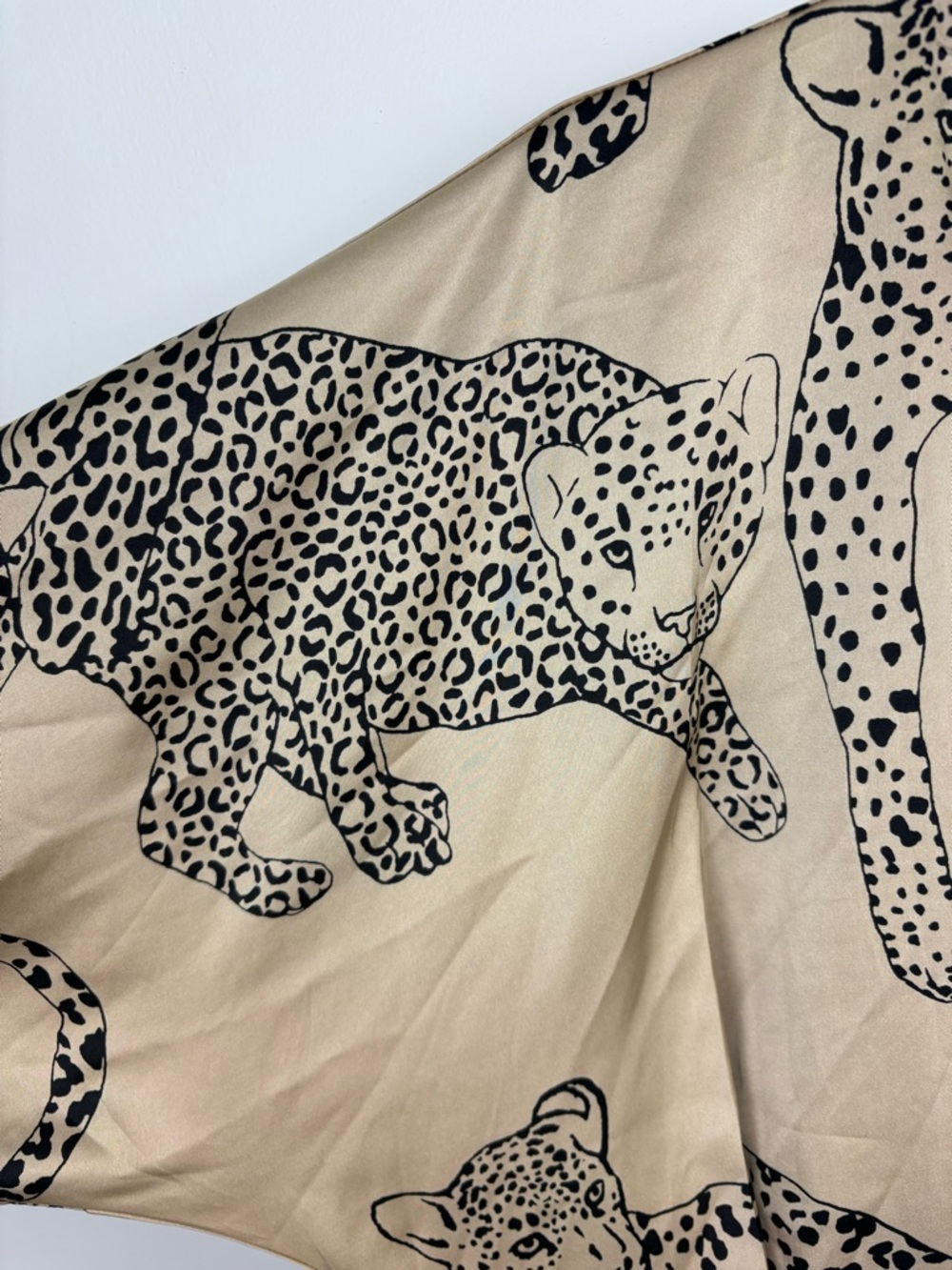 entro Beige Leopard Peplum Blouse size Large in EUC balloon sleeves - Picture 3 of 11